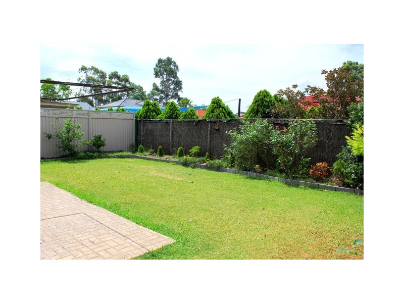 21 Martindale Court, Wattle Grove NSW 2173