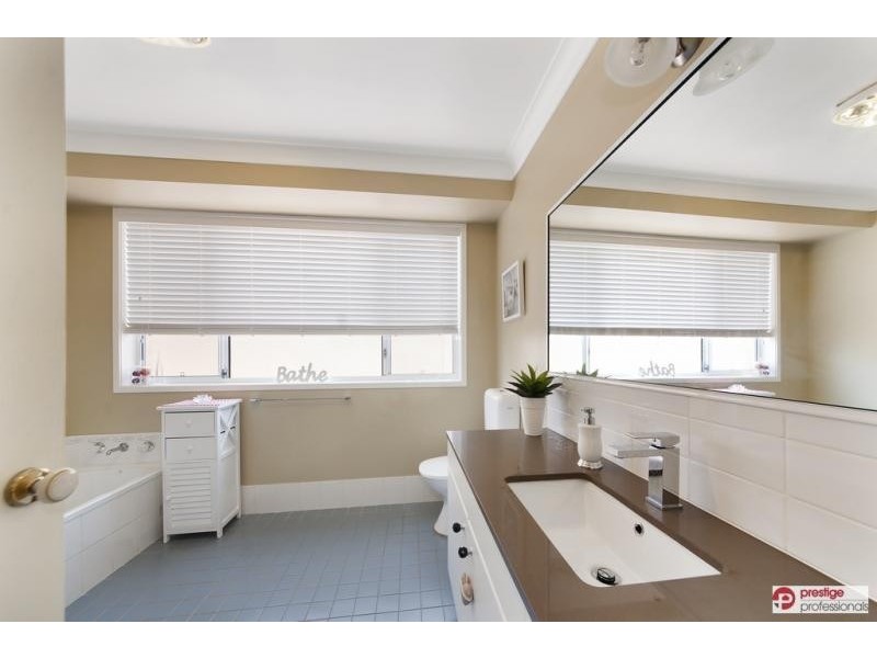 6 Chelsea Garden Court, Wattle Grove NSW 2173