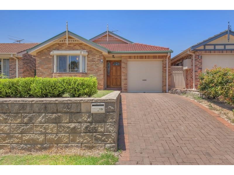 19 Claremont Court, Wattle Grove NSW 2173