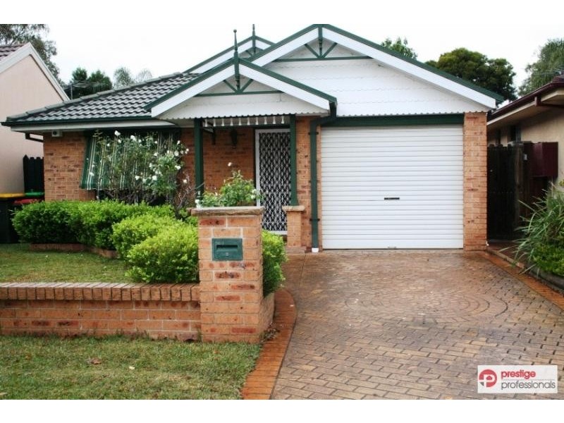 7 Murray Court, Wattle Grove NSW 2173