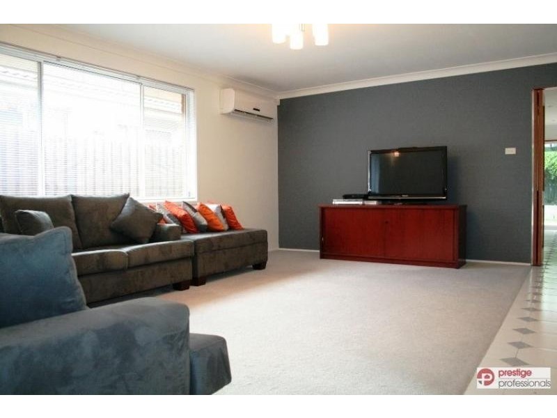 7 Murray Court, Wattle Grove NSW 2173