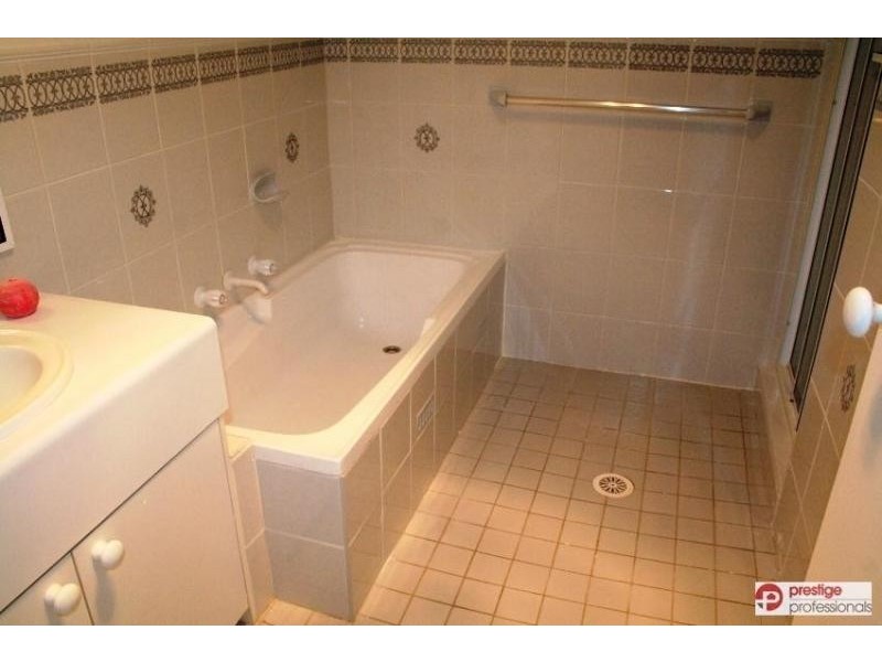 7 Murray Court, Wattle Grove NSW 2173