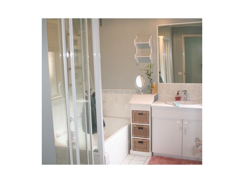 6 Tweed Court, Wattle Grove NSW 2173