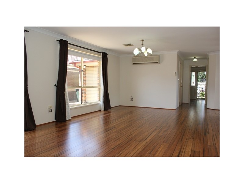 15 Murray Court, Wattle Grove NSW 2173