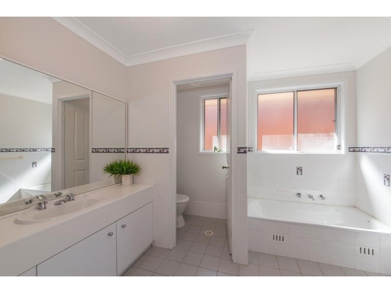 13 Gracemere Court, Wattle Grove NSW 2173