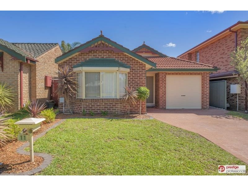 11 Hyde Park Court, Wattle Grove NSW 2173