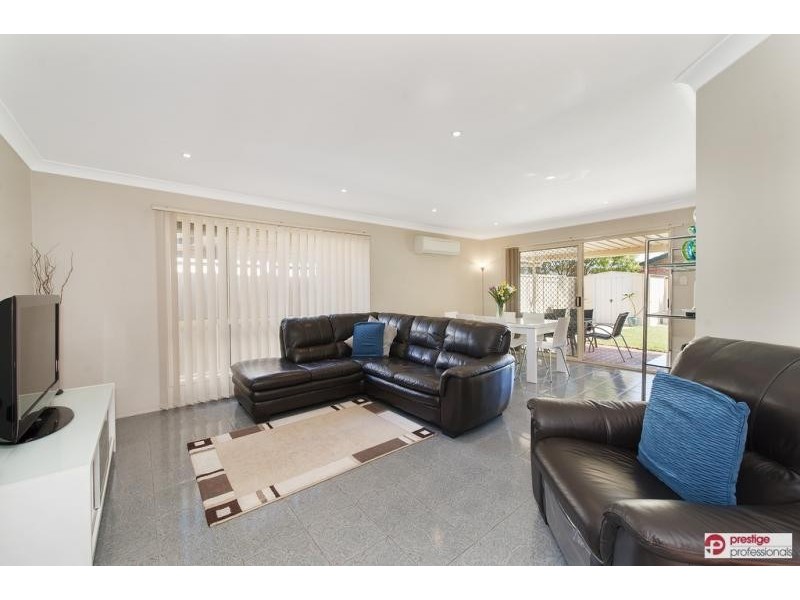 11 Hyde Park Court, Wattle Grove NSW 2173