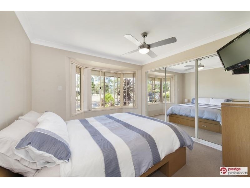 11 Hyde Park Court, Wattle Grove NSW 2173