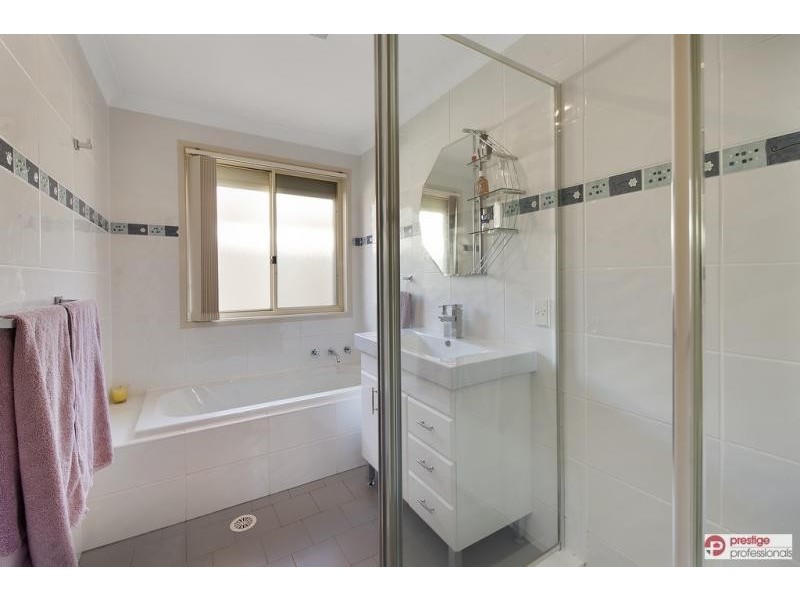 11 Hyde Park Court, Wattle Grove NSW 2173