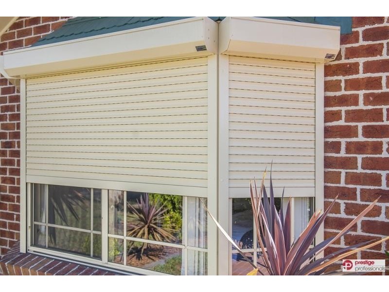 11 Hyde Park Court, Wattle Grove NSW 2173