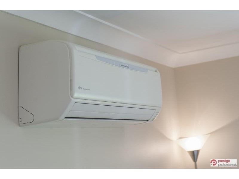 11 Hyde Park Court, Wattle Grove NSW 2173