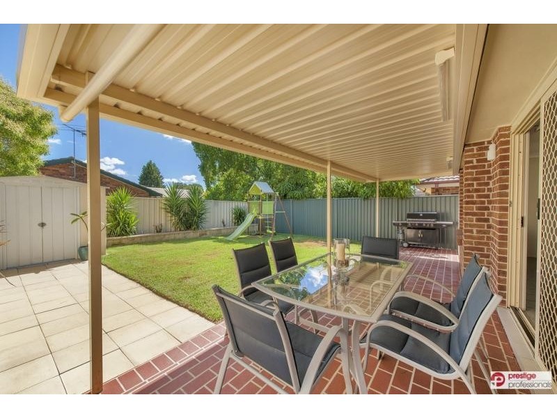 11 Hyde Park Court, Wattle Grove NSW 2173