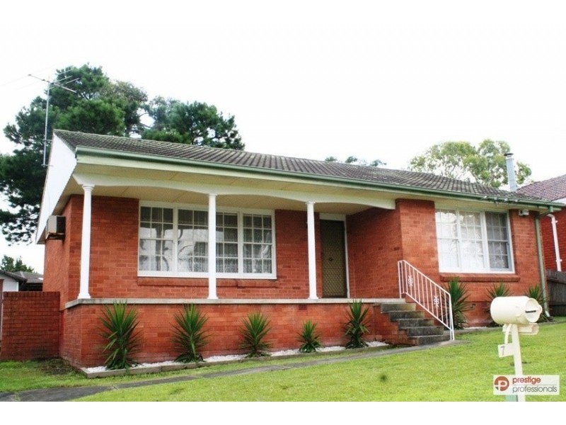 7 Golfinch Avenue, Moorebank NSW 2170