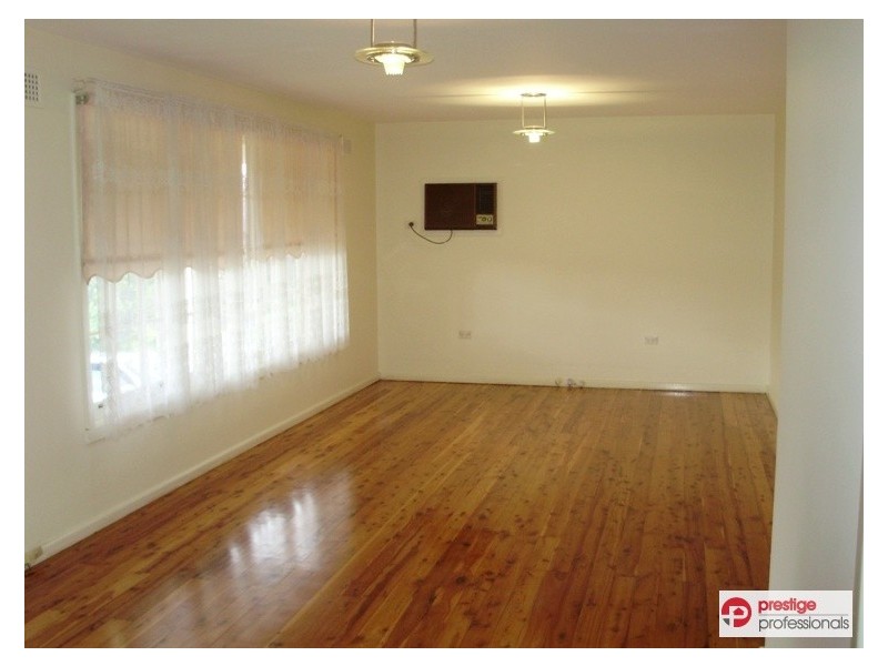 7 Golfinch Avenue, Moorebank NSW 2170