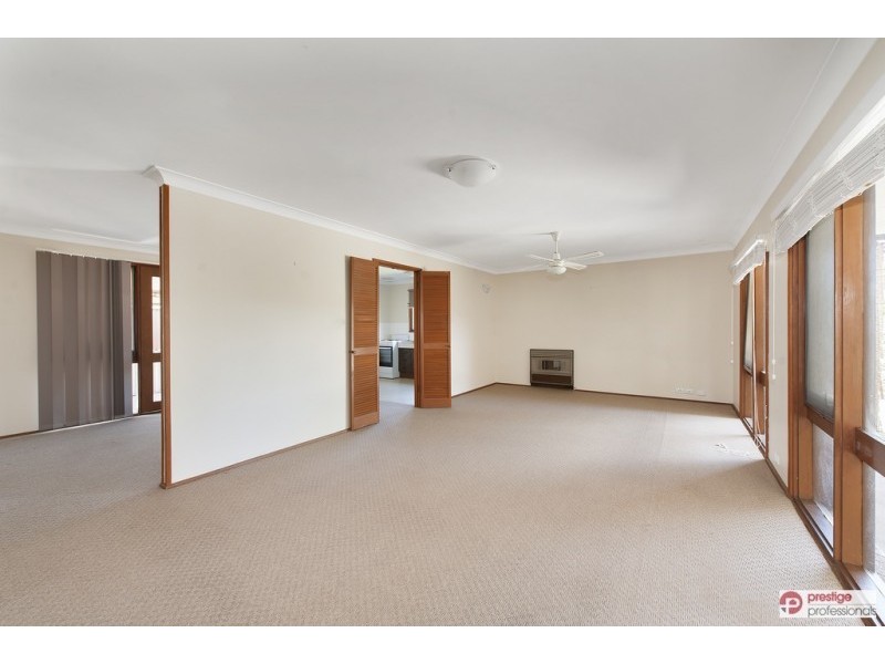 2 Holly Avenue, Chipping Norton NSW 2170