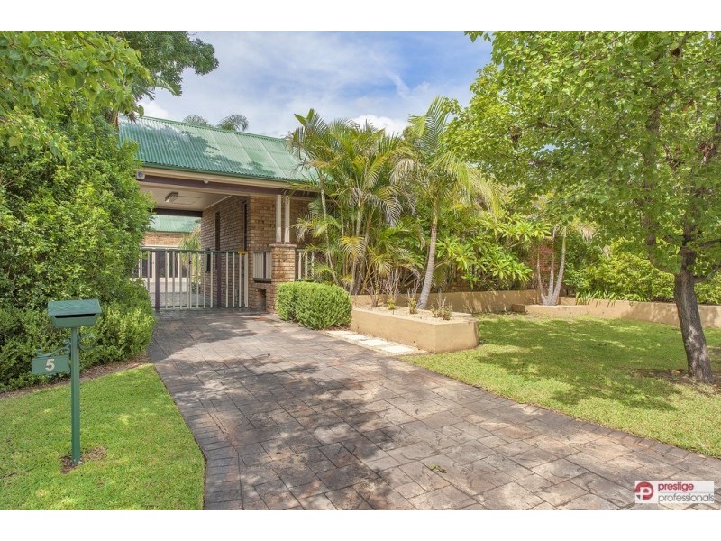5 Havilah Court, Wattle Grove NSW 2173