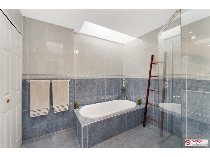 5 Havilah Court, Wattle Grove NSW 2173