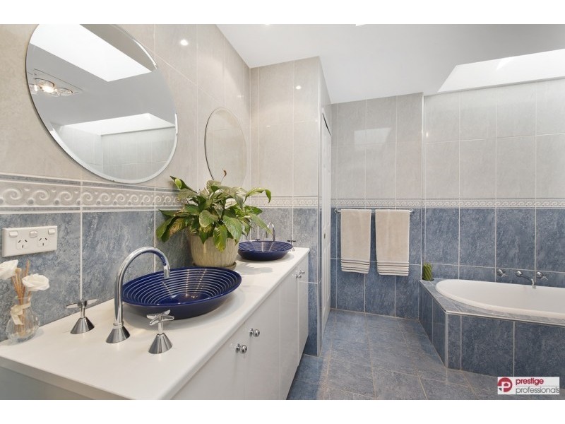 5 Havilah Court, Wattle Grove NSW 2173