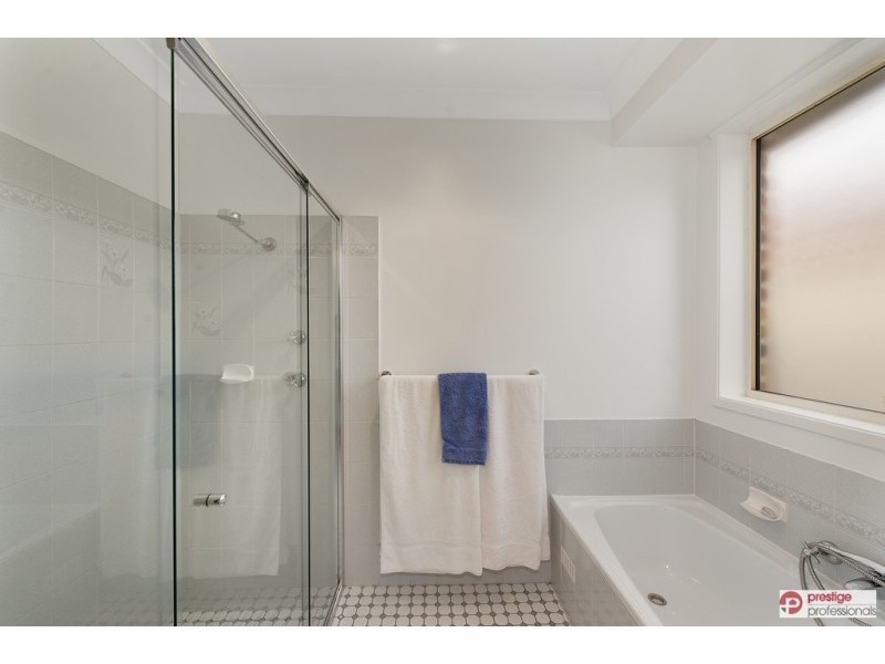 5 Bodalla Court, Wattle Grove NSW 2173