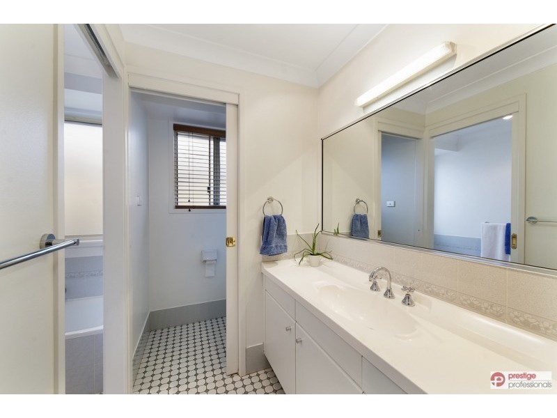 5 Bodalla Court, Wattle Grove NSW 2173