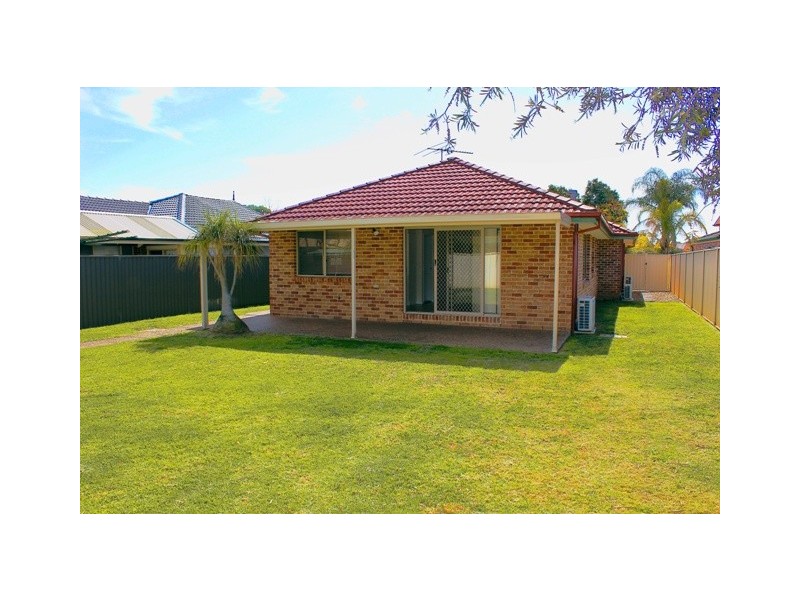 6 Corryton Court, Wattle Grove NSW 2173