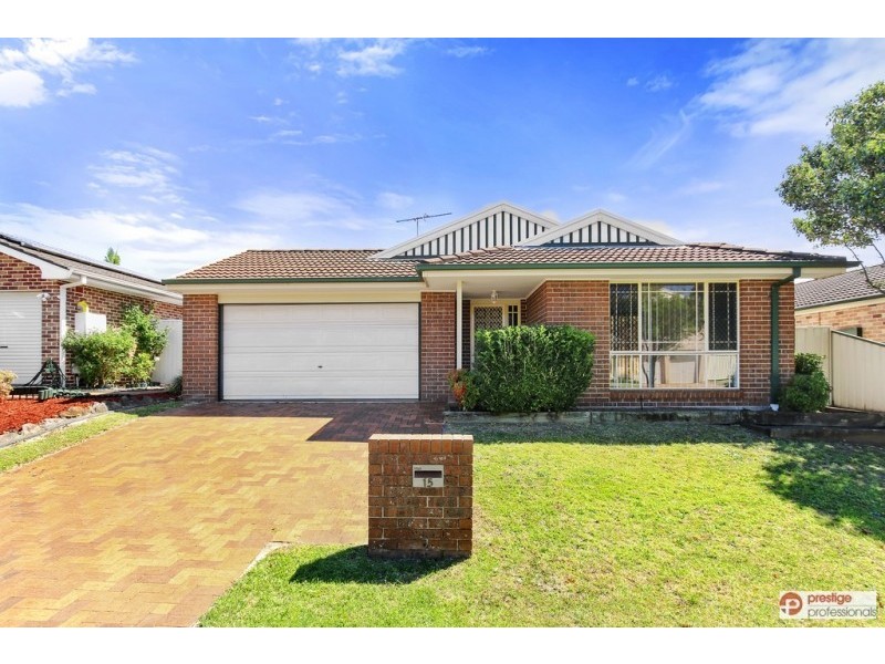 15 Oatlands Court, Wattle Grove NSW 2173