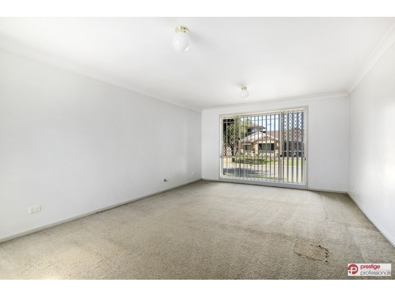 15 Oatlands Court, Wattle Grove NSW 2173