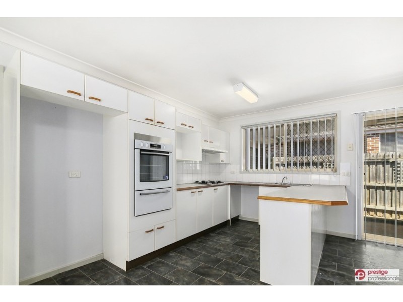 15 Oatlands Court, Wattle Grove NSW 2173