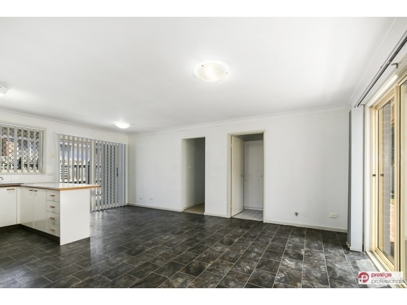 15 Oatlands Court, Wattle Grove NSW 2173