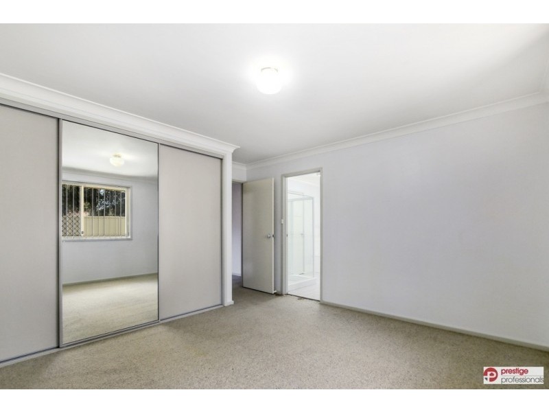 15 Oatlands Court, Wattle Grove NSW 2173