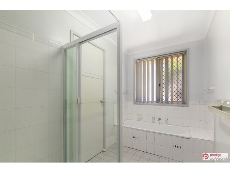 15 Oatlands Court, Wattle Grove NSW 2173