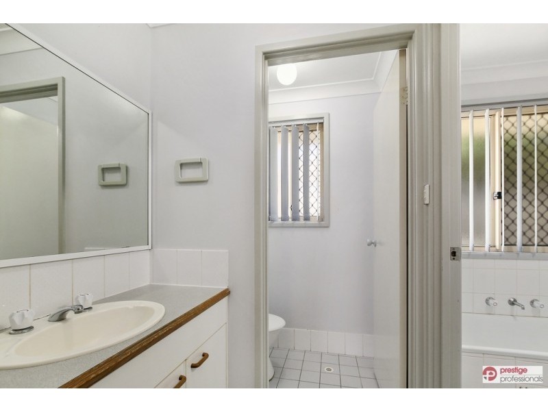 15 Oatlands Court, Wattle Grove NSW 2173