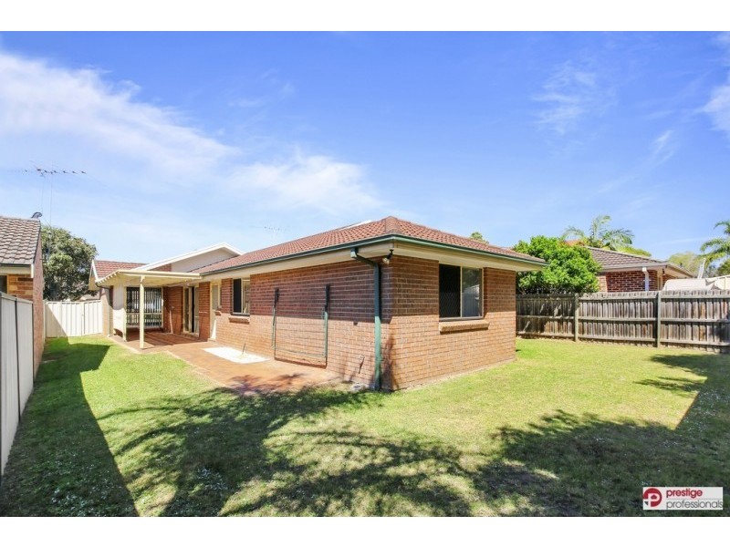 15 Oatlands Court, Wattle Grove NSW 2173