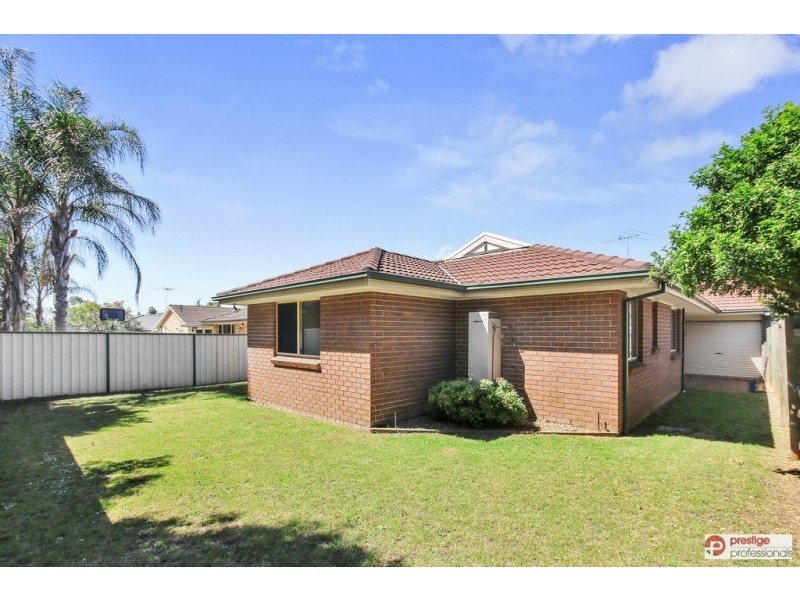 15 Oatlands Court, Wattle Grove NSW 2173