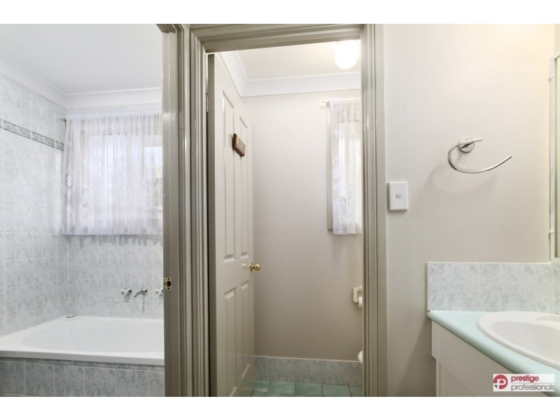 16 Kinchega Court, Wattle Grove NSW 2173