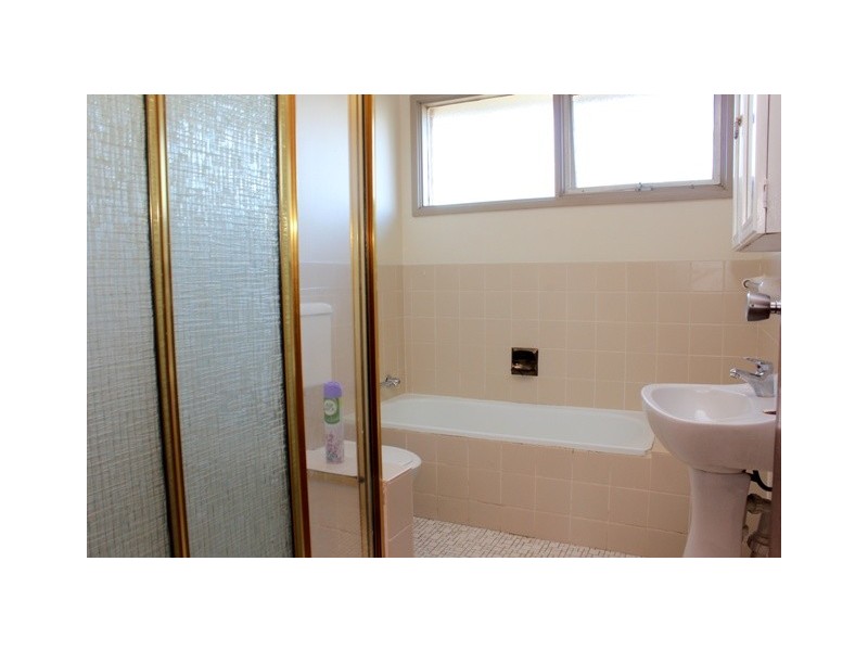 10 Burton Avenue, Moorebank NSW 2170