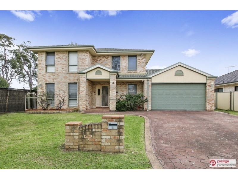 17 Namoi Court, Wattle Grove NSW 2173