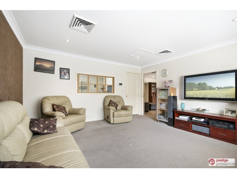 17 Namoi Court, Wattle Grove NSW 2173