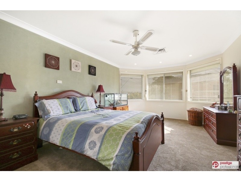 17 Namoi Court, Wattle Grove NSW 2173