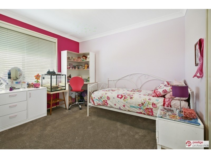 17 Namoi Court, Wattle Grove NSW 2173