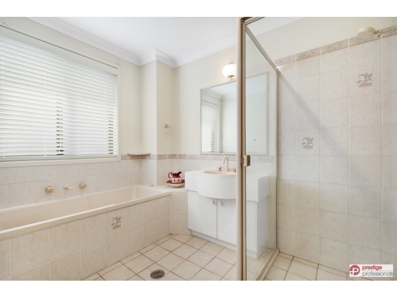17 Namoi Court, Wattle Grove NSW 2173