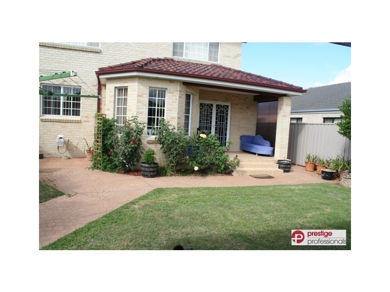 5 Collie Court, Wattle Grove NSW 2173