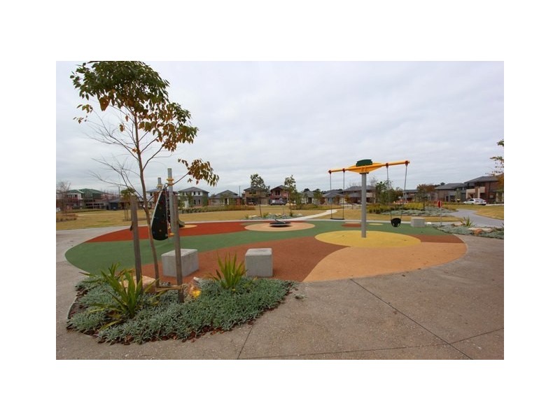 27 Vogue Avenue, Moorebank NSW 2170