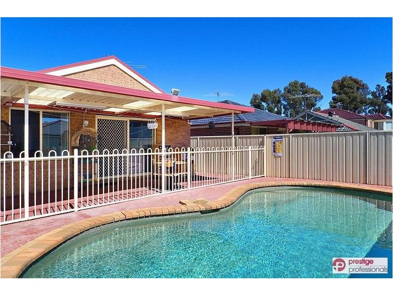 11 Wallcliffe Court, Wattle Grove NSW 2173