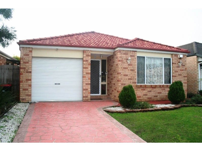 27 Somercoates Court, Wattle Grove NSW 2173