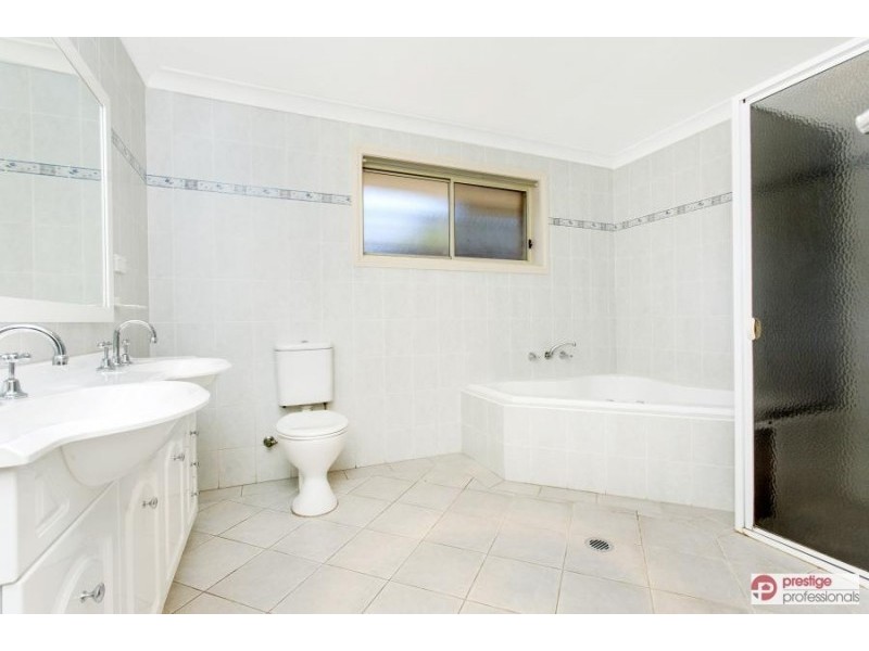 11 Magree Crescent, Chipping Norton NSW 2170