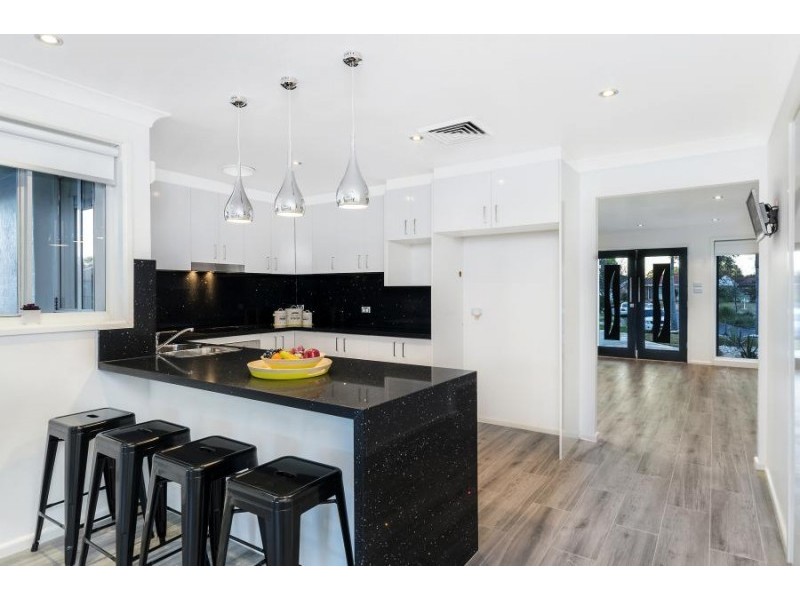 19 Baileyana Court, Wattle Grove NSW 2173