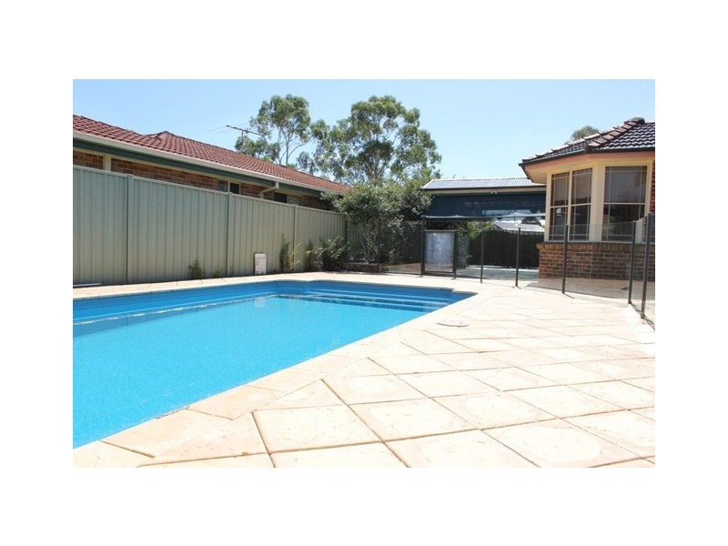 5 Daintree Drive, Wattle Grove NSW 2173