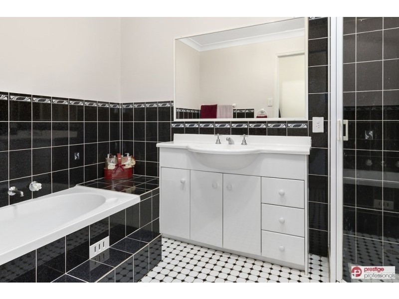 25 Daintree Drive, Wattle Grove NSW 2173