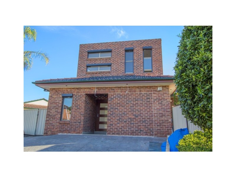 5a Daintree Drive, Wattle Grove NSW 2173